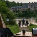 Camping espalion aveyron : table et tente près de la rivière Lot