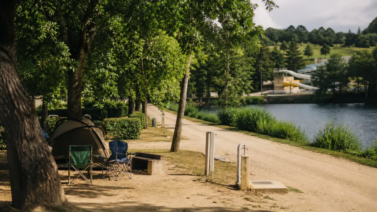 Camping flagnac aveyron : emplacements ombragés, rivière du Lot et parc aquatique