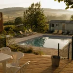 Camping Laissac Aveyron : terrasse et piscine chauffée à La Grange de Monteillac